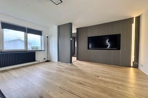 Lounge- click for photo gallery